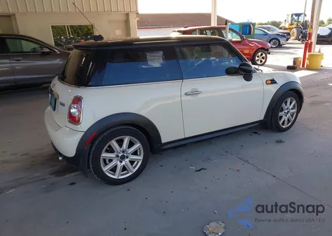 2011 Mini Cooper z USA, uszkodzony, nr VIN WMWSU3C52BT094984